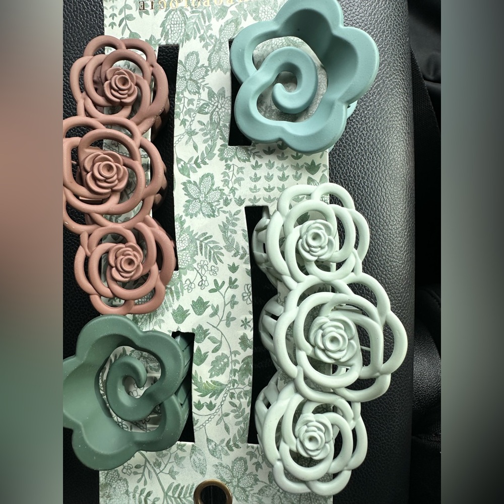 New- Anthropologie Floral Hair Clips - Picture 5 of 5